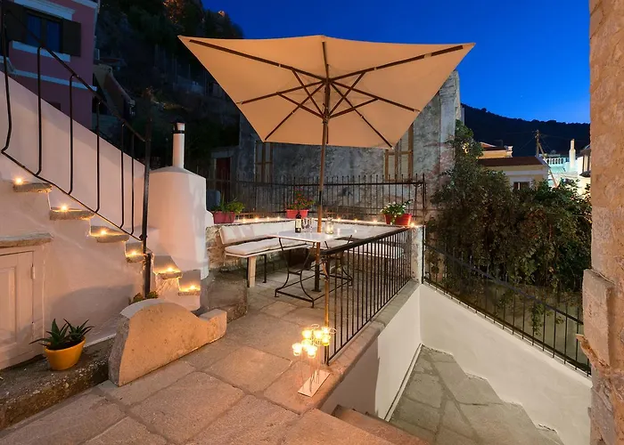 Castello Venetsiana * سيمي